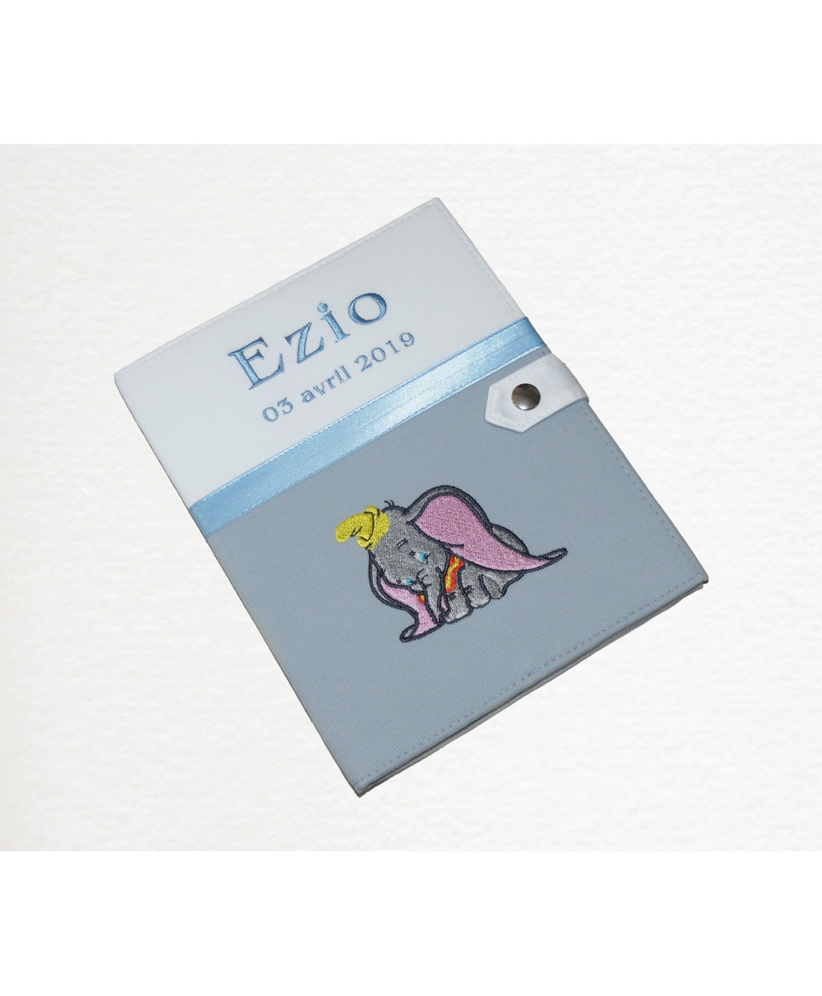 Protège carnet de santé rigide blanc et gris personnalisé - Eléphant Dumbo - Cadeau de naissance garçon