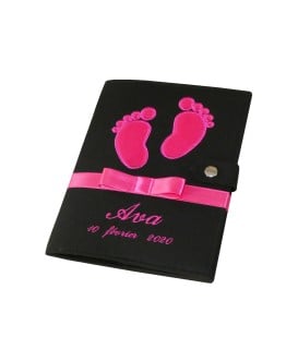 Protège carnet de santé rigide personnalisé - modèle baby feet fille - noir et rose fuchsia