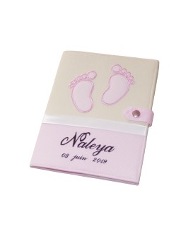Protège carnet de santé rigide personnalisé - modèle baby feet fille