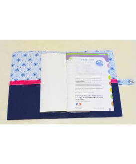Protège carnet de santé rigide personnalisé - Cadeau de naissance personnalisé - fleurs bleues - ruban rose