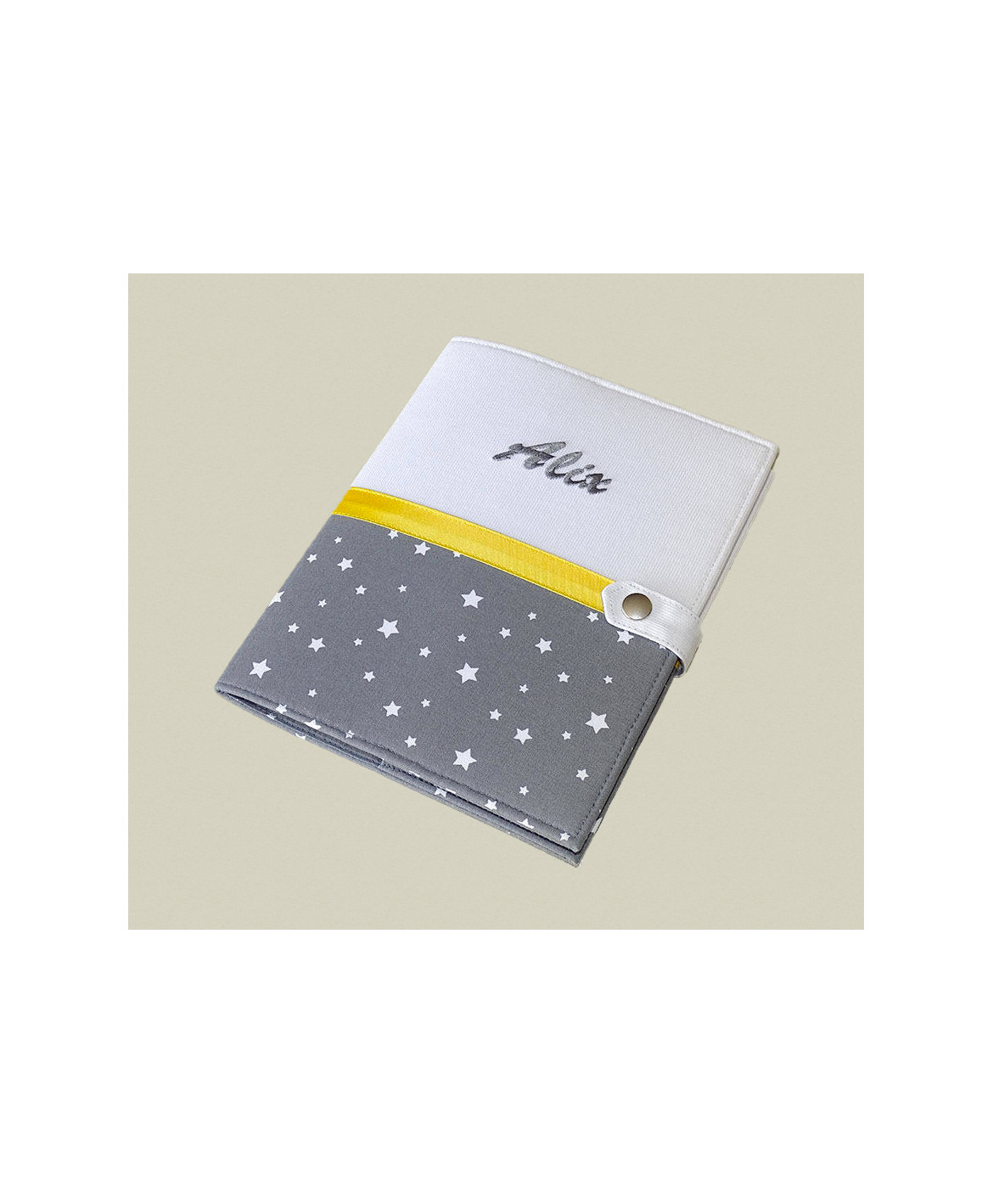 Protège carnet de santé rigide personnalisé - Cadeau de naissance fille personnalisé - modèle Alix - blanc et gris Protège carnet de santé rigide personnalisé - Cadeau de naissance fille personnalisé - modèle Alix - blanc et gris