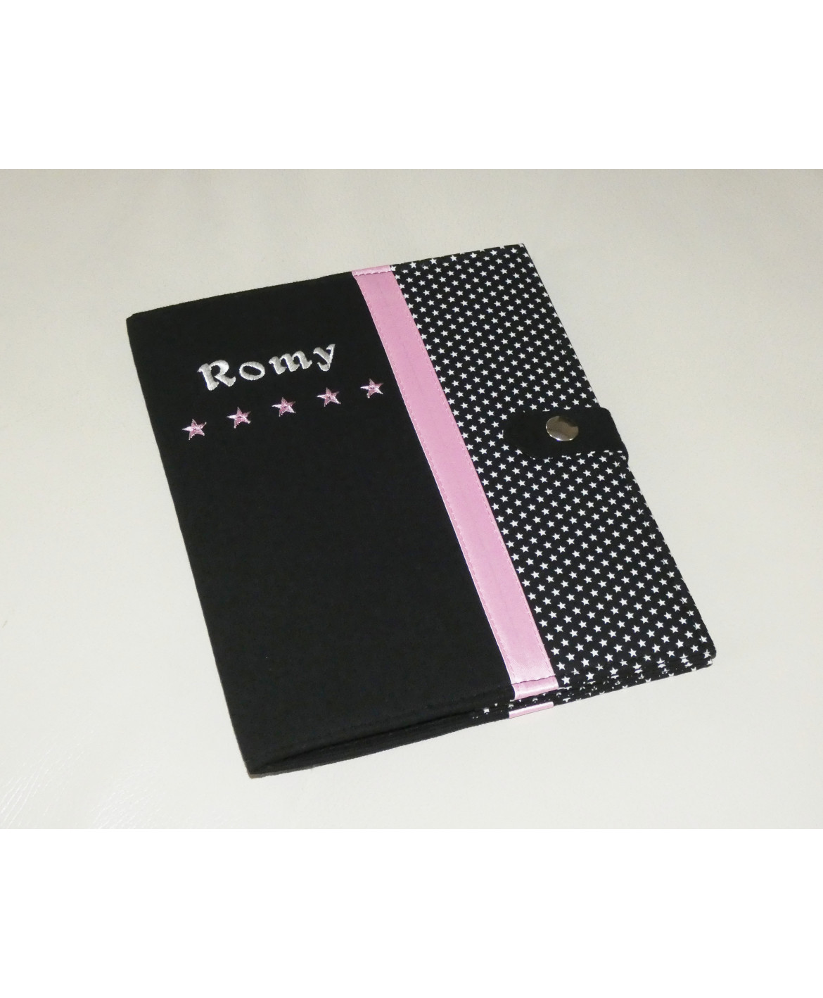 Protège carnet de santé rigide personnalisé - Cadeau de naissance fille personnalisé - noir ruban rose Protège carnet de santé rigide personnalisé - Cadeau de naissance fille personnalisé - noir ruban rose